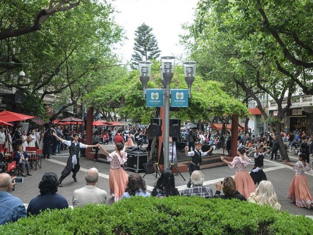 Fiesta en la peatonal, Mendoza